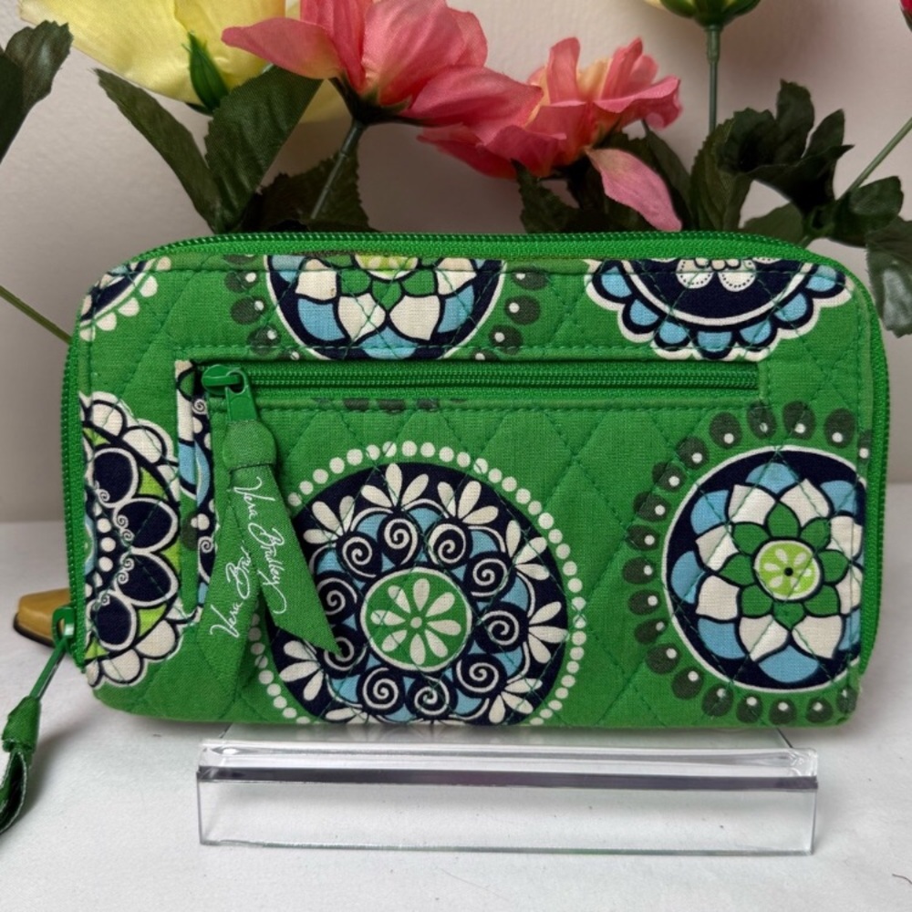 NEW Vera Bradley Cupcake Green Quilted Zip Around Wallet Wristlet Retired